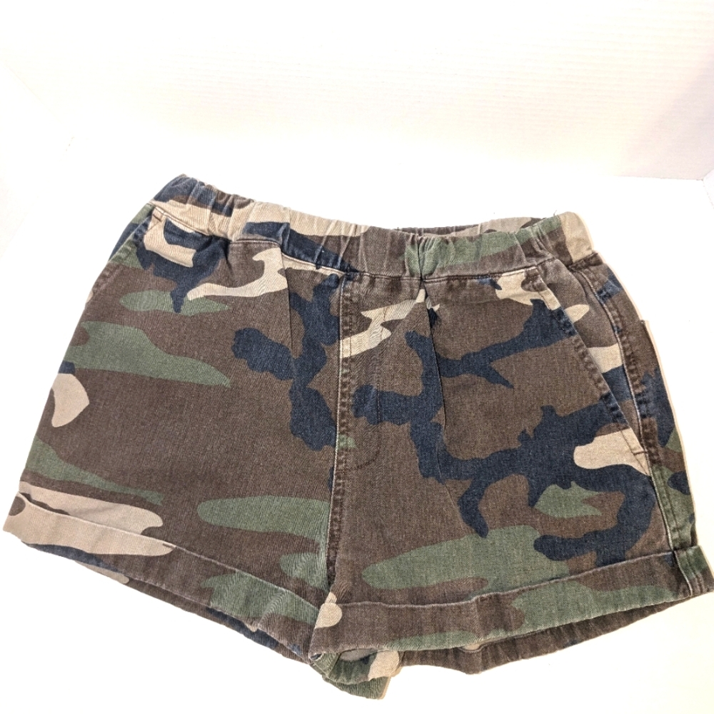 Forever‎ 21 Camo Women's Four Pocket Cuffed Shorts Size XS
